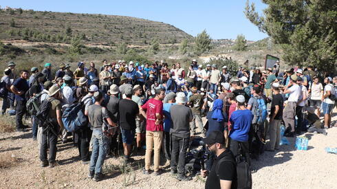Colonos intentan establecer puestos de avanzada ilegales en Cisjordania. (Shaul Golan) Colonos intentan establecer puestos de avanzada ilegales en Cisjordania.