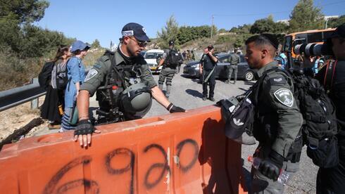 Colonos intentan establecer puestos de avanzada ilegales en Cisjordania. (Shaul Golan) Colonos intentan establecer puestos de avanzada ilegales en Cisjordania.