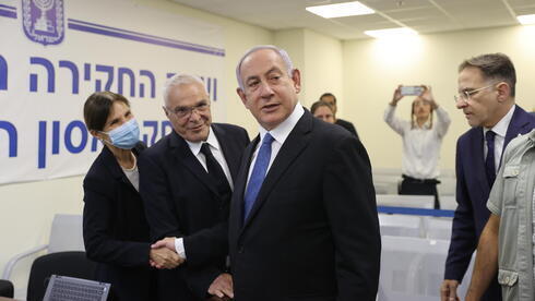Benjamin Netanyahu en la comisión de investigación del desastre de Merón. 