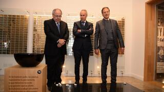 Dani Dayan, presidente de Yad Vashem (izq.), junto a Marcelo Mindlin, presidente del Museo del Holocausto de Buenos Aires (cen.). 