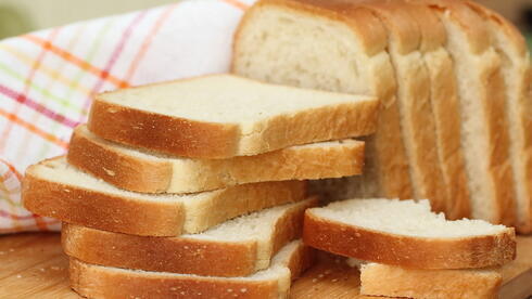 El Gobierno acuerda limitar la subida del precio del pan y acabar con los controles de precios en abril de 2023.