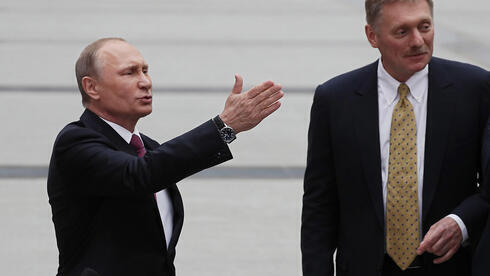 El presidente Vladimir Putin y el portavoz del Kremlin Dmitry Peskov. 