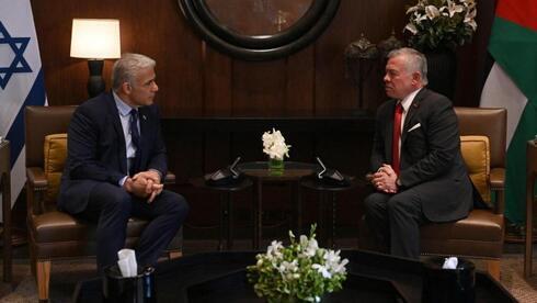 Reunión de Lapid con el rey Abdullah II de Jordania en Amán. 