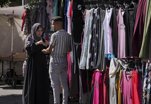 Una tienda de venta de ropa en Gaza. 