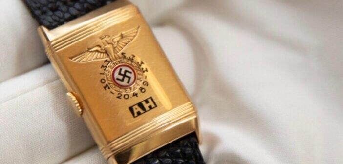 El reloj de oro con las iniciales de Adolf Hitler que fue subastado. (Historical Auctions) Un reloj de oro con las iniciales de Adolf Hitler.