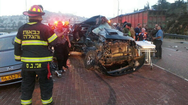 El vehículo de la pareja tras el accidente. 