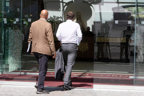 Represenantes diplomáticos llegan al hotel para las conversaciones nucleares en Viena. (AP) Represenantes diplomáticos llegan al hotel para las conversaciones nucleares en Viena.