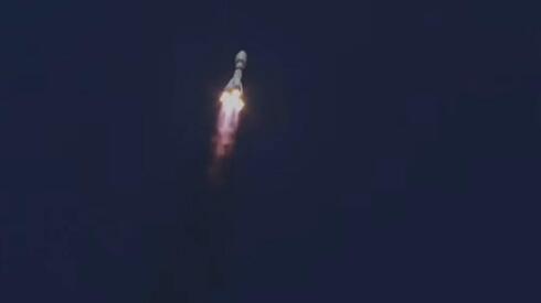 El cohete ruso Soyuz transporta un satélite iraní.