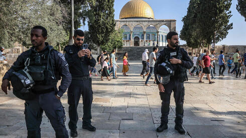 Fuerzas israelíes custodian la zona del Monte del Templo durante los 3 días de la Operación Amanecer. 