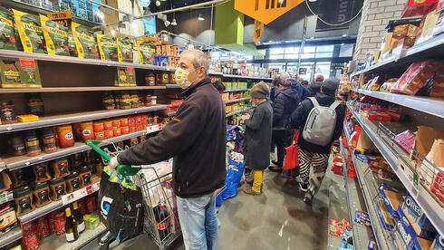 Compras en un supermercado de Israel. 