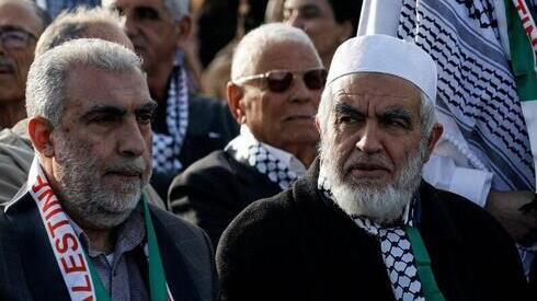 Raed Salah (derecha) líder de la Rama Norte del Movimiento Islámico en Israel.