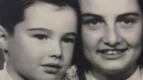 Ruth Ben David con su hijo Uriel. 