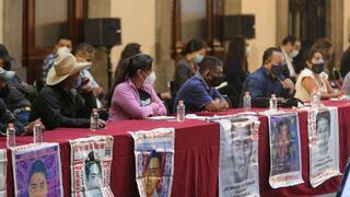 Familiares de los 43 estudiantes desaparecidos en Ayotzinapa. 