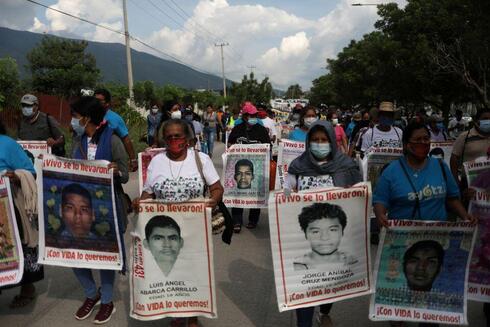 Familiares de los 43 estudiantes desaparecidos en Ayotzinapa. 