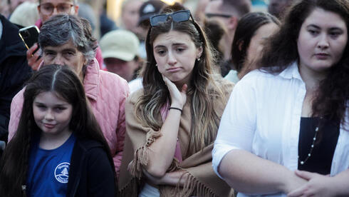 Multitudes lloran la muerte de la reina Isabel II el jueves. 