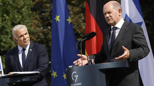 Yair Lapid durante la conferencia de prensa con Olaf Scholz en Berlín el lunes. 