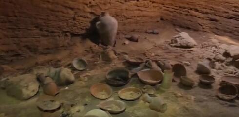 Algunos de los utensilios encontrados en la cueva. 