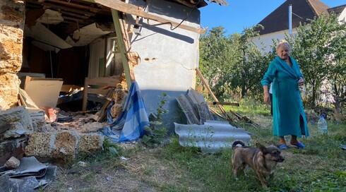 La casa de Zhanetta Butenko quedó parcialmente destruida cuando un cohete atravesó su techo a principios de marzo, en Hostemel, Ucrania. (Jacob Judah) La casa de Zhanetta Butenko quedó parcialmente destruida cuando un cohete atravesó su techo a principios de marzo, en Hostemel, Ucrania