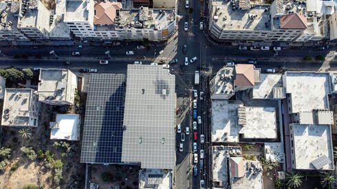 Vista aérea de los paneles solares. 