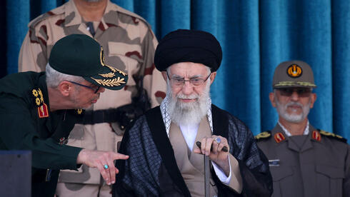 El líder supremo de Irán, el ayatolá Ali Khamenei, acusó el lunes a Israel y Estados Unidos de organizar las protestas masivas