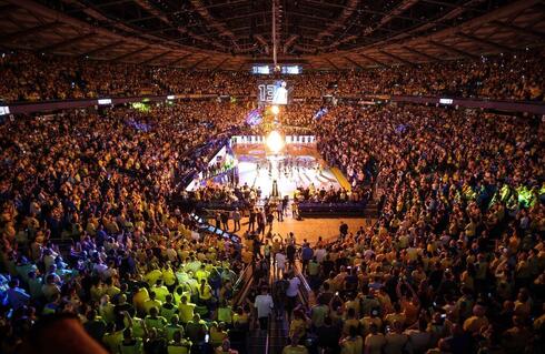 Maccabi Tel Aviv, apoyado por una multitud en el inicio de la Euroliga. 