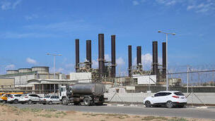 En la foto, la única central eléctrica de Gaza. 