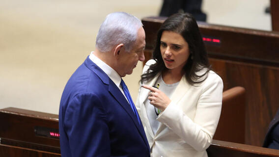 Benjamin Netanyahu y Ayelet Shaked en la Knesset