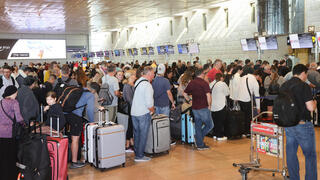 Los israelíes hacen cola para facturar los vuelos antes de las elecciones.