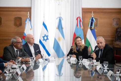 Encuentro en el Salón de los Escudos del Ministerio del Interior de Argentina. 