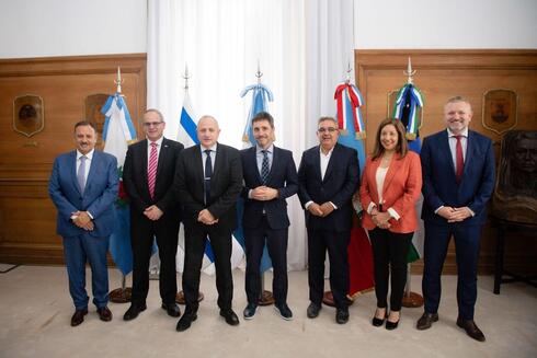 Firma del convenio entre tres provincias argentinas y la empresa de agua israelí Mekorot. 