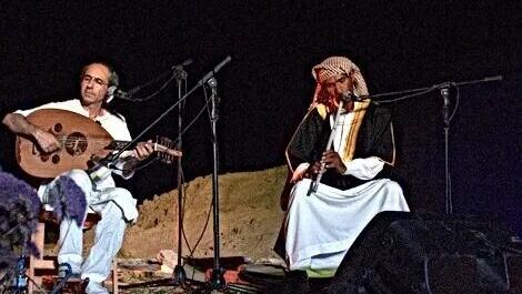 Dalal en concierto con Helayel Al Awiwi Azazme, músico tribal. 