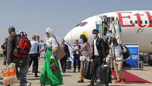 Inmigrantes etíopes llegando a Israel