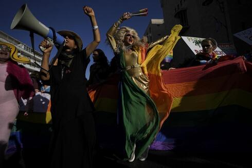 Marchan en el Desfile del Orgullo en Jerusalem, en junio de 2022. La coalición saliente de Israel fue una de las más diversas. (AP) Marchan en el Desfile del Orgullo en Jerusalem, en junio de 2022. La coalición saliente de Israel fue una de las más diversas.