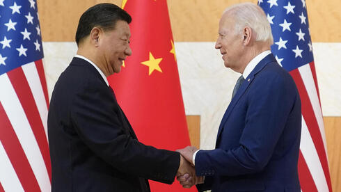 El presidente chino Xi Jinping y el presidente estadounidense Joe Biden en Indonesia. (AP) El presidente chino Xi Jinping y el presidente estadounidense Joe Biden en Indonesia.