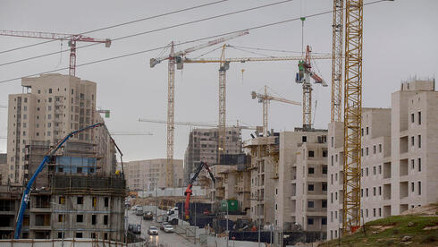 Construcción de bloques de apartamentos en Jerusalem. (EPA) Construcción de bloques de apartamentos en Jerusalem.