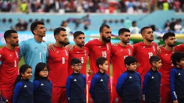 Los jugadores de la selección nacional de Irán decidieron no cantar el himno en el primer partido del Mundial en Catar.