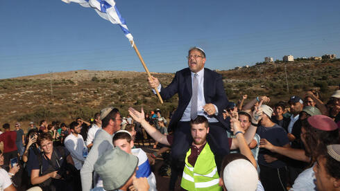 Itamar Ben-Gvir durante una reunión con colonos en Cisjordania