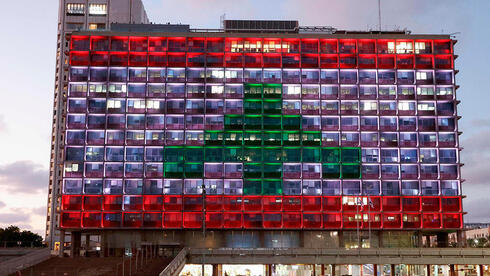 Bandera de Líbano en Tel Aviv