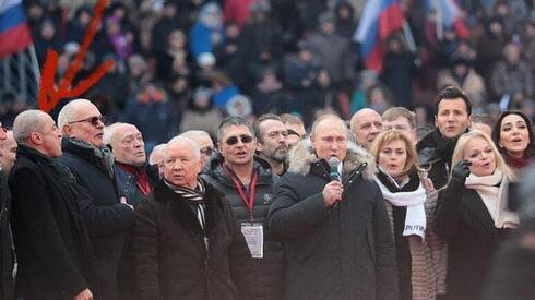 El líder del Coro Turetsky y otros artistas rusos, junto al presidente Vladimir Putin. (Michael Birman) Coro Turetsky Putin