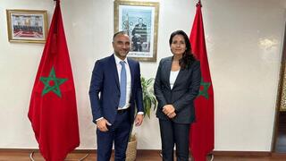Yossi Abu, Consejero Delegado de NewMed Energy, y Leila Benali, Ministra de Transición Energética y Desarrollo Sostenible de Marruecos.