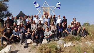 Alumnos de la Yeshiva ilegal de Homesh en Cisjordania.
