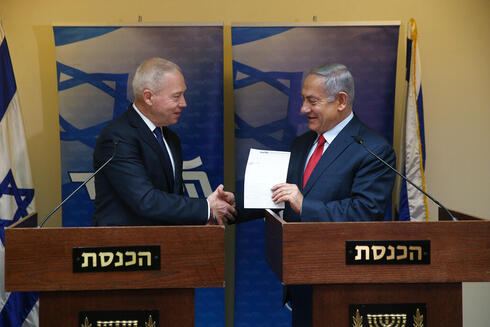 El ministro de Defensa Yoav Gallant y el primer ministro Benjamin Netanyahu. 
