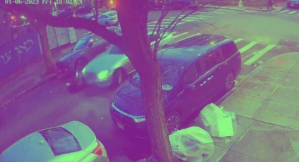 Un judío embestido por un coche en un presunto ataque antisemita en NY. (Captura de pantalla) Un judío embestido por un coche en un presunto ataque antisemita en NY.