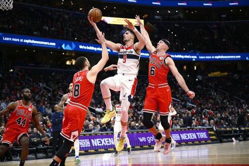 Deni Avdija brilló ante los Chicago Bulls. 