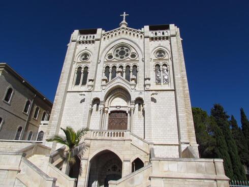 Basílica de Jesús Adolescente - dentro del complejo de la comunidad Don Bosco. 