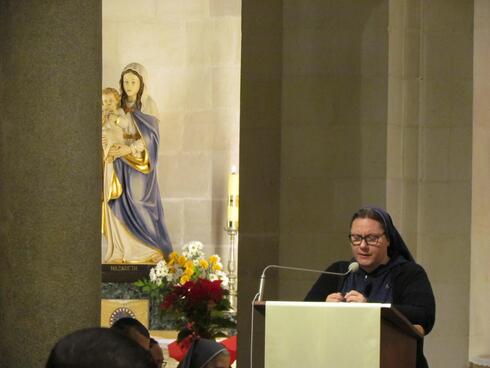 Rezo en la Iglesia de San José. 