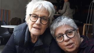 Sarah y Tammy viven libremente su amor. 