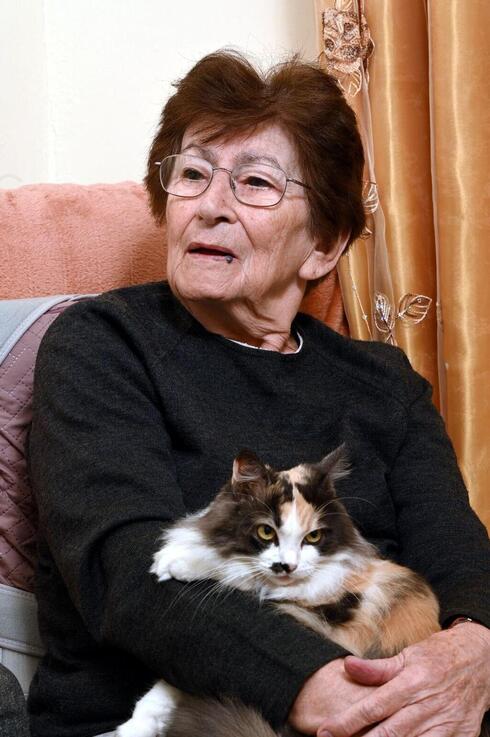 Ada Botenko y su gato Ksyusha.