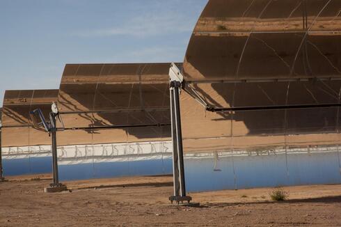 Paneles solares de la Universidad del Negev en el desierto. 