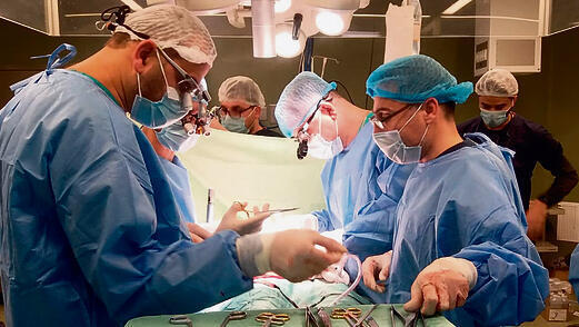 Médicos israelíes durante la operación en la Franja de Gaza. 